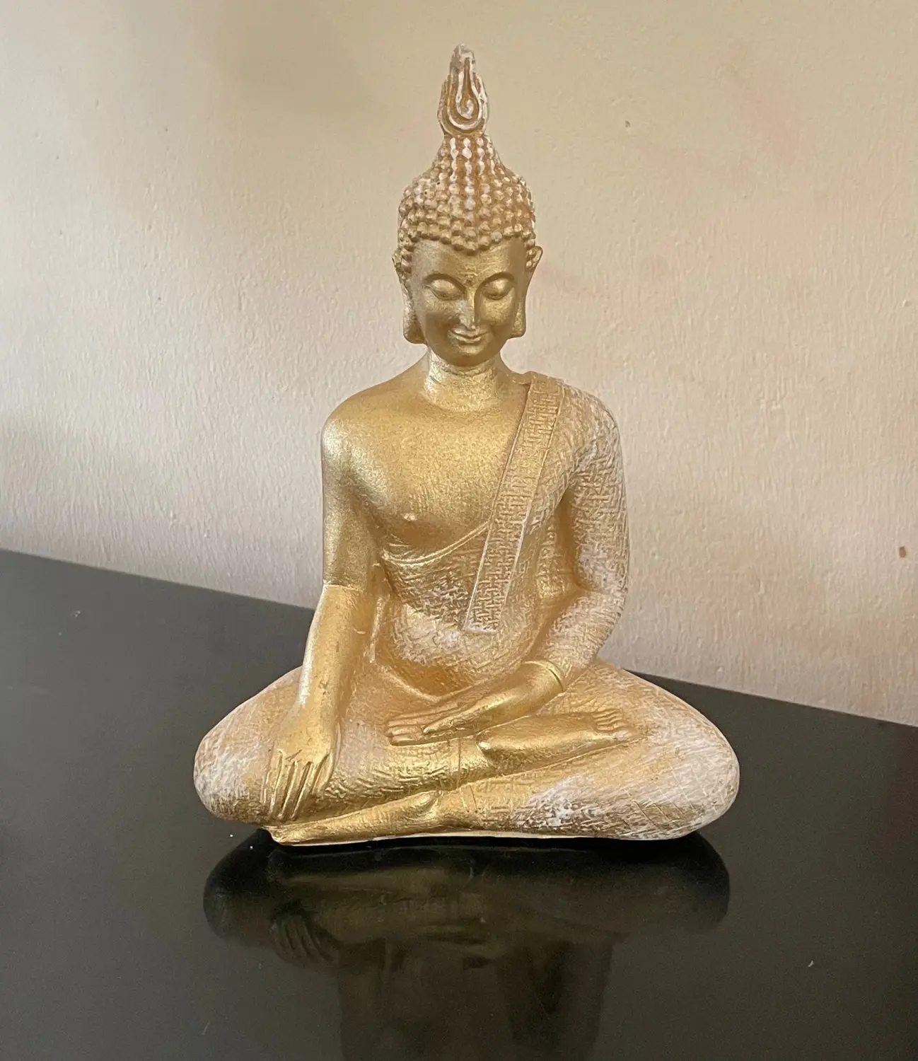 Annette Jonas, goldenes Modell eines Buddhas